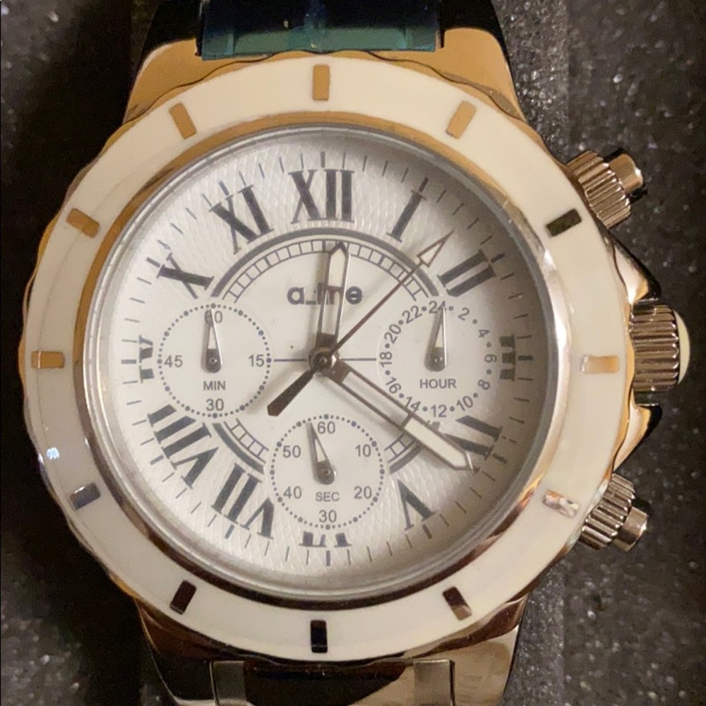 Watch - Picture 2 of 6